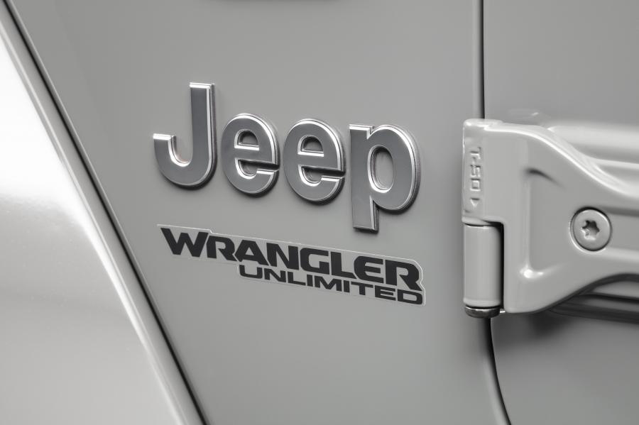 Логотип Jeep Wrangler Unlimited Overland (JL) 2019 года  (LA) (фото 11 из 36)